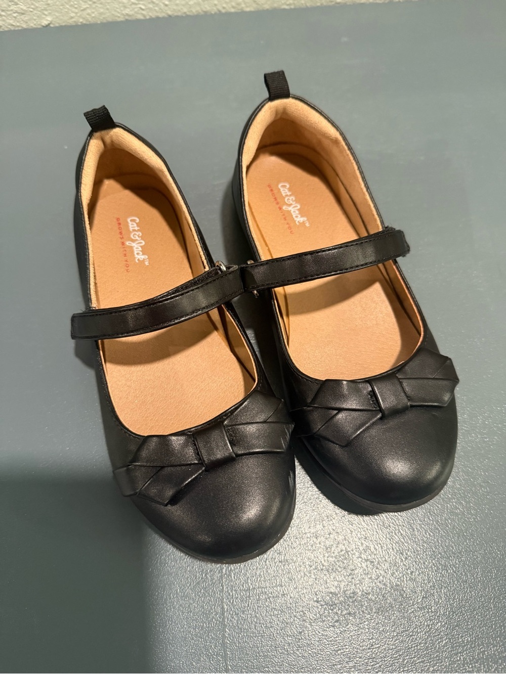Cat & Jack Girls Black Mary Jane Dress Shoes with Bow Accent - size 13 - Picture 4 of 11